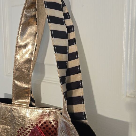 Betsy Johnson tote bag skull print - Picture 3 of 5